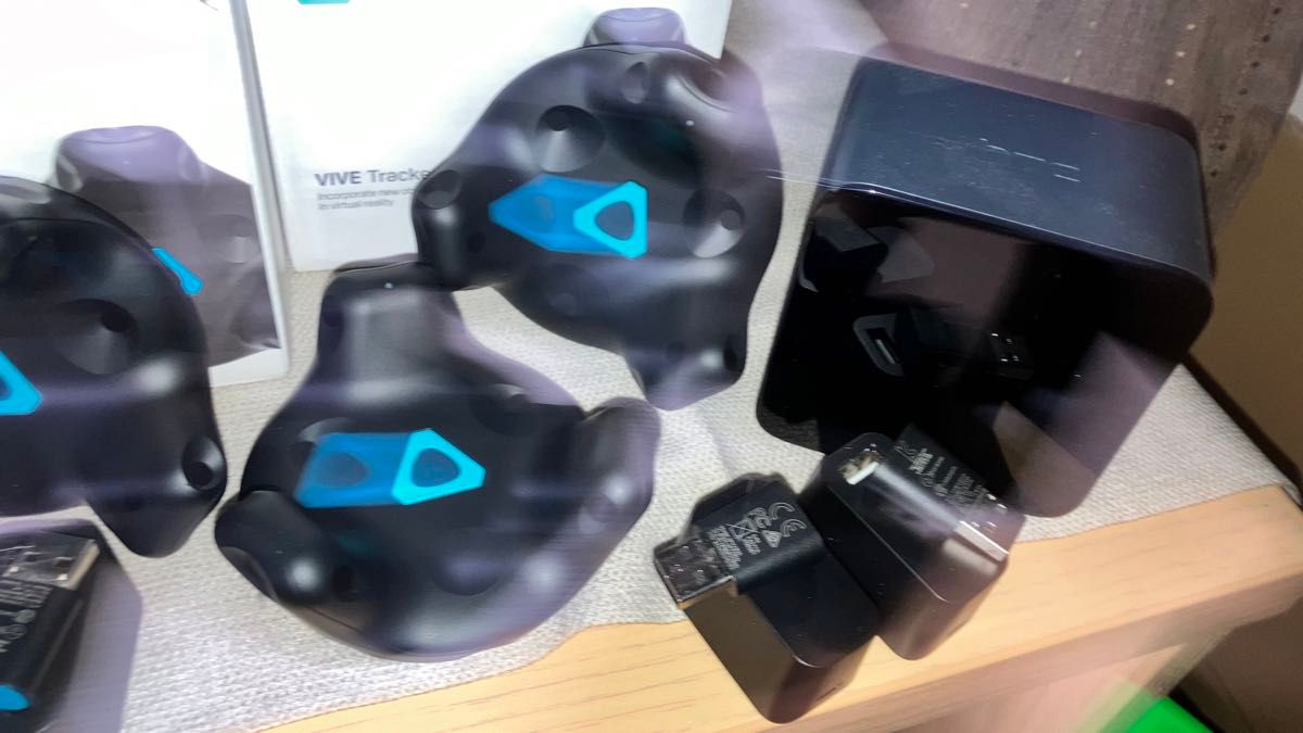 HTC VIVE トラッカー 2 0 5点トラッキング + ベースステーション HTC VIVE トラッカー 2 0 5点トラッキング + ベースステーション