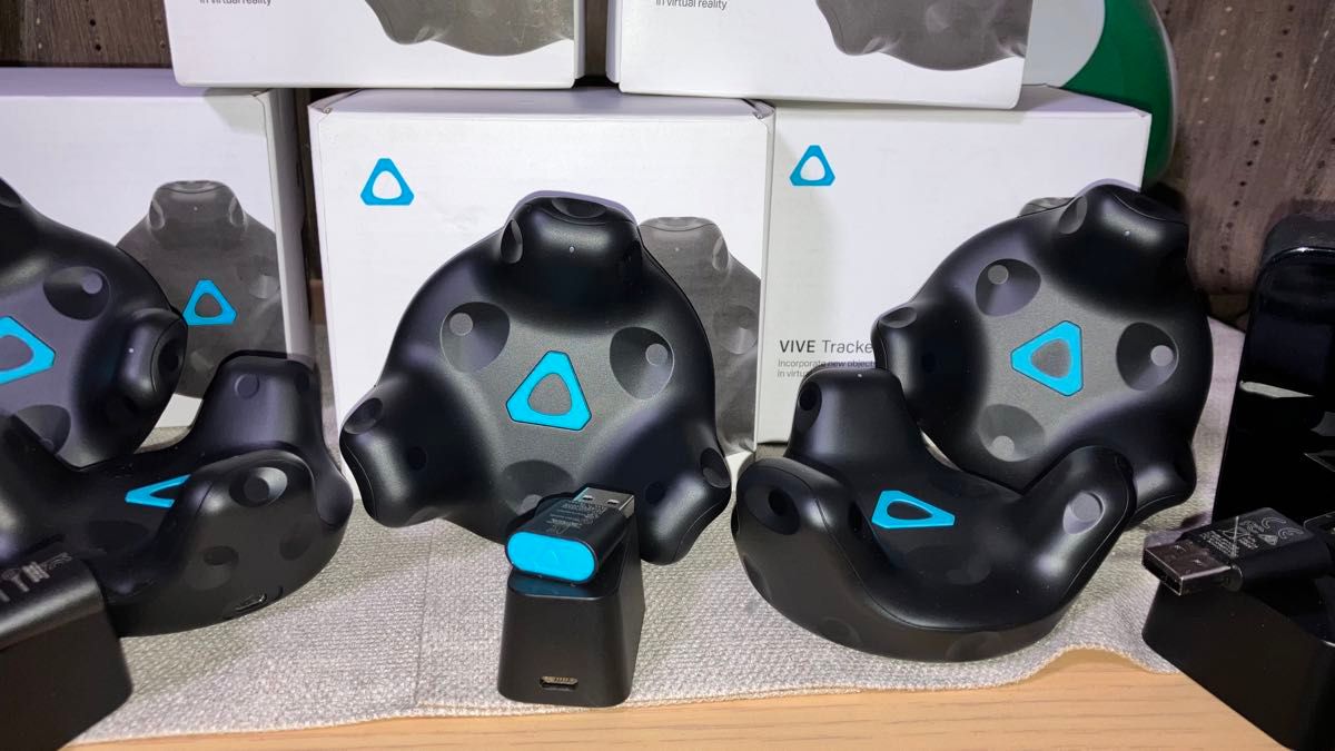 HTC VIVE トラッカー 2 0 5点トラッキング + ベースステーション HTC VIVE トラッカー 2 0 5点トラッキング + ベースステーション