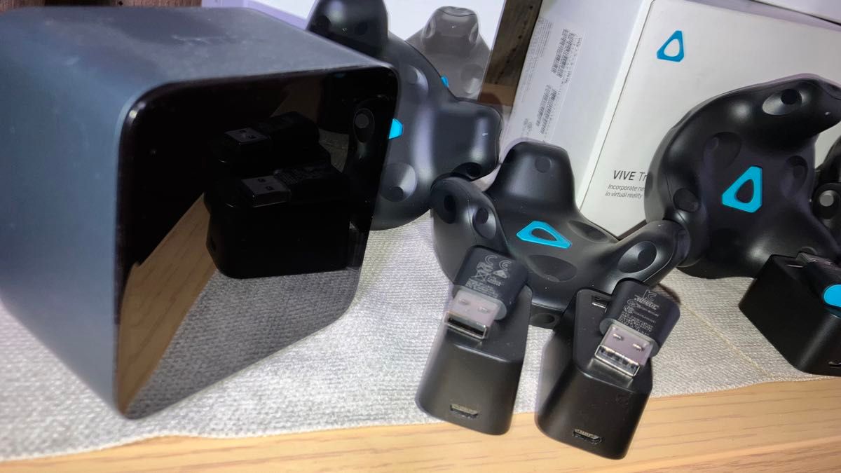 HTC VIVE トラッカー 2 0 5点トラッキング + ベースステーション HTC VIVE トラッカー 2 0 5点トラッキング + ベースステーション