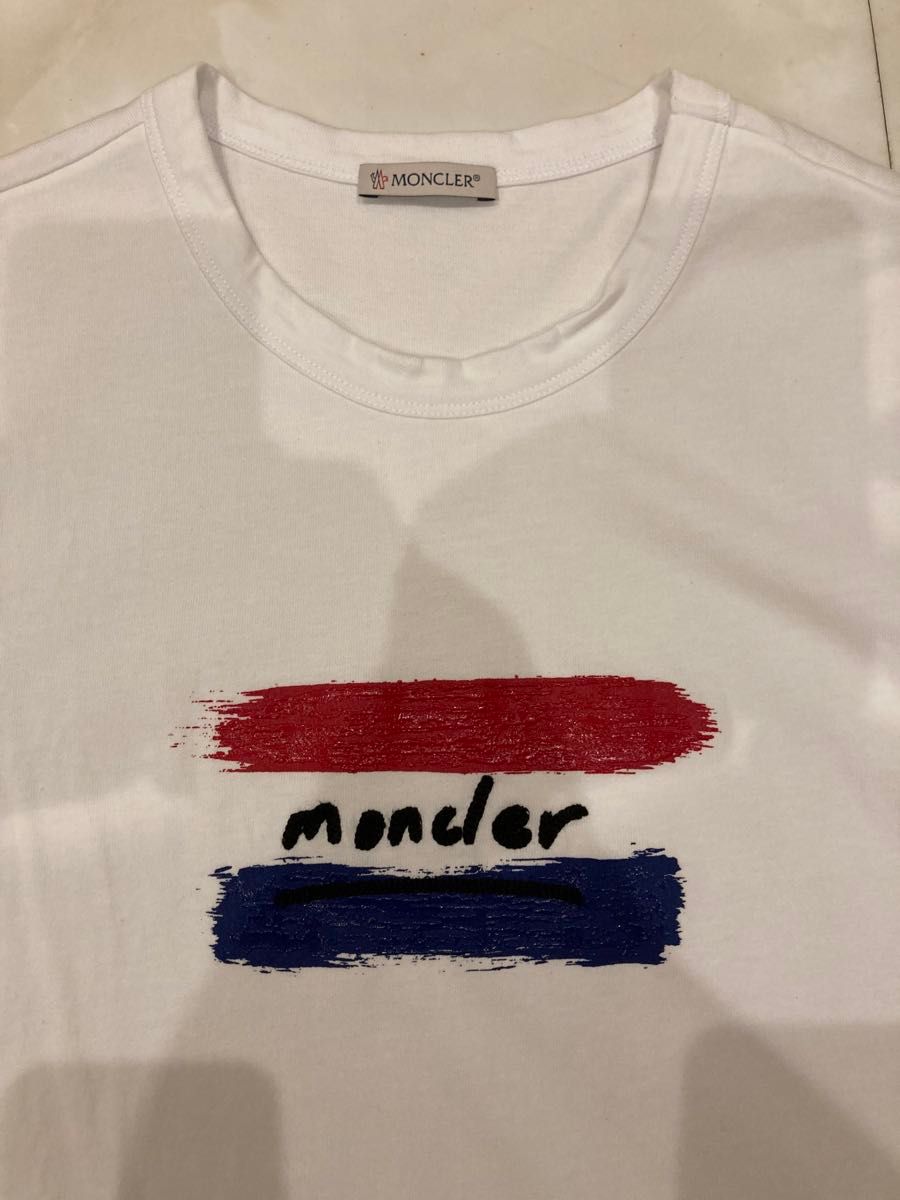 MONCLER ホワイト Vネック 半袖シャツ肩ZIP背中ロゴ入りタグ 紙タグ付】モンクレール MONCLER 半袖 白 ホワイト ペイントロゴ
