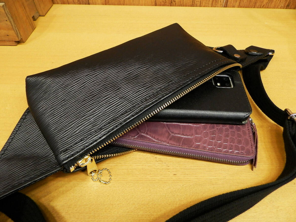 * atelier direct sale * elegant water wrinkle pattern leather. body bag. made in Japan hand made black black original leather Himeji wave pattern sakoshu Rider's 