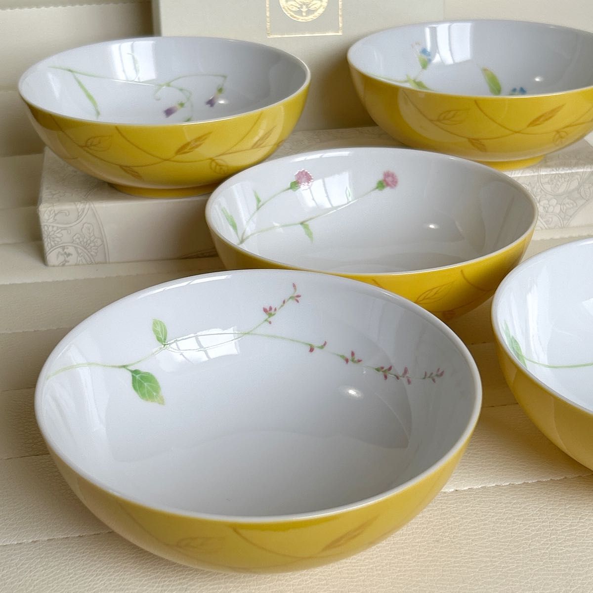 たち吉 黄釉 絵変わり 取り鉢 5枚セット 中鉢 小鉢 黄色 煮物鉢 たち吉 黄釉 絵変わり 取り鉢 5枚セット 中鉢 小鉢 黄色 煮物鉢