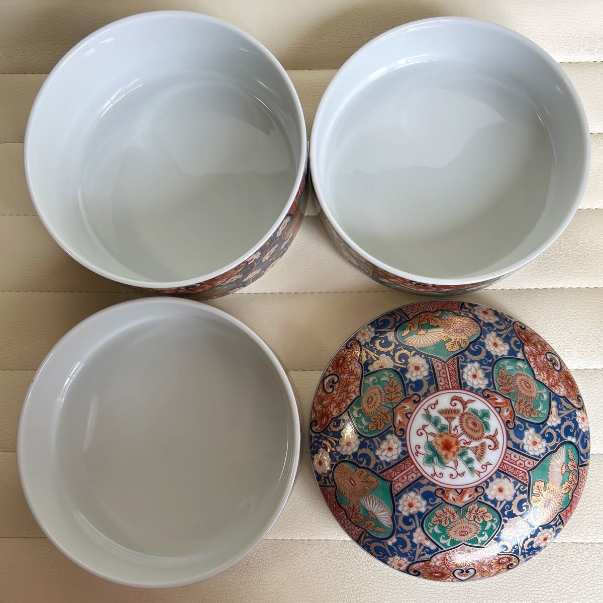 美濃焼 庫山窯 前畑陶器 金彩賀正紋 手まり三段重 重箱 おせち 美濃焼 庫山窯 前畑陶器 金彩賀正紋 手まり三段重 重箱 おせち