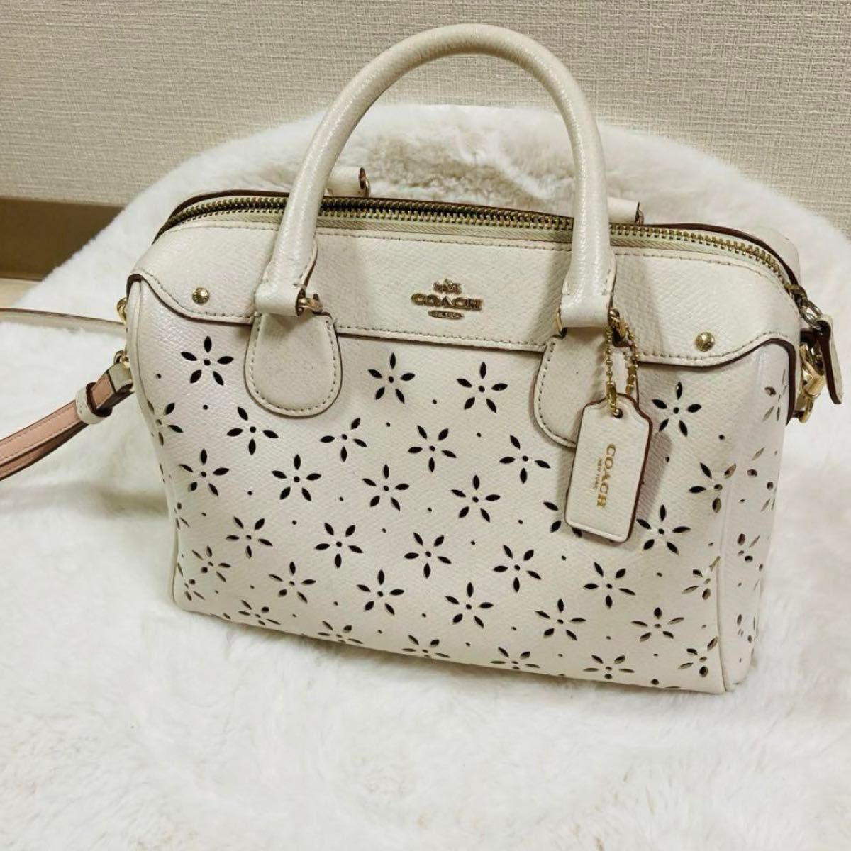 COACH コーチ ショルダーバッグ 花柄 ホワイトラメ入り|Yahoo COACH コーチ ショルダーバッグ 花柄 ホワイトラメ入り|Yahoo