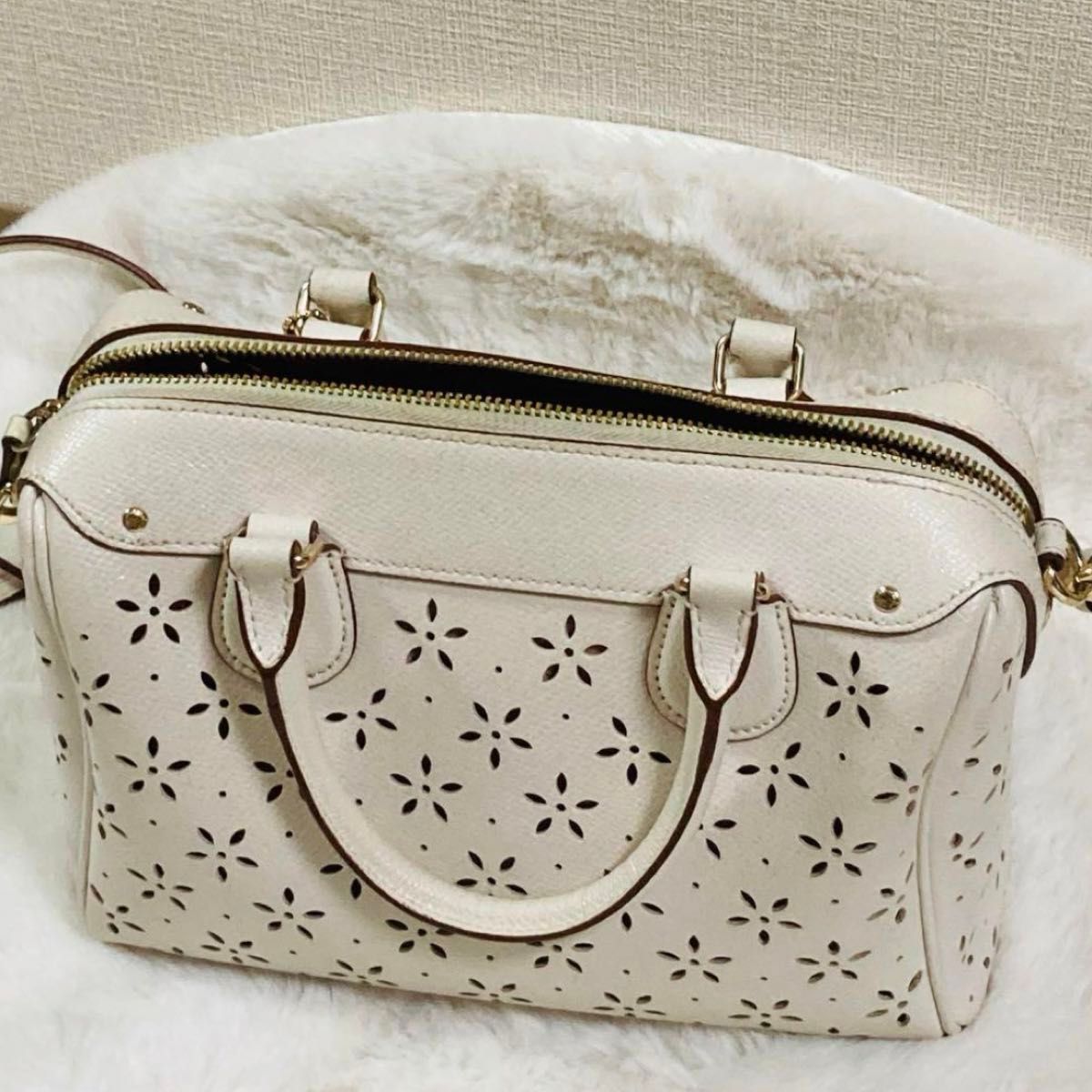 COACH コーチ ショルダーバッグ 花柄 ホワイトラメ入り|Yahoo COACH コーチ ショルダーバッグ 花柄 ホワイトラメ入り|Yahoo