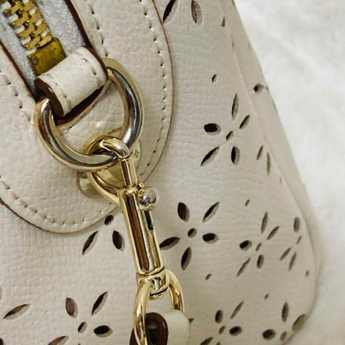 COACH コーチ ショルダーバッグ 花柄 ホワイトラメ入り|Yahoo COACH コーチ ショルダーバッグ 花柄 ホワイトラメ入り|Yahoo
