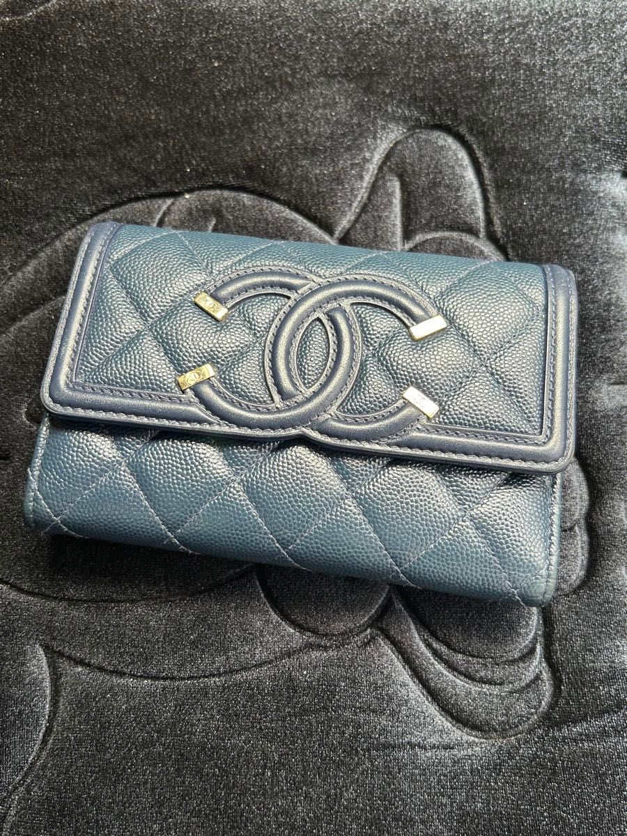 さりげないラグジュアリーを演出【CHANEL】折りたたみ財布 中古使用感あり シャネル折りたたみ財布|Yahoo!フリマ(旧