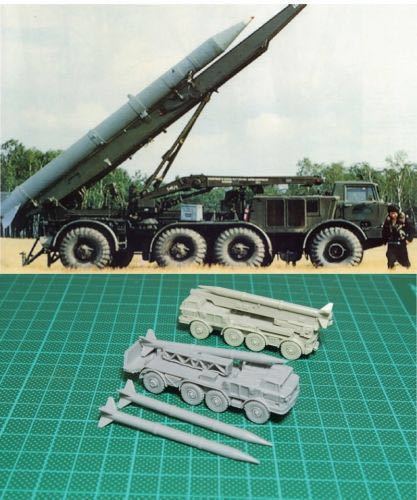 レジンキット 1/144 Russian Frog 7 Luna-M Rocket Launching & Reloading Vehicle_画像1