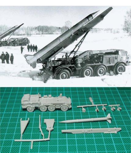 レジンキット 1/144 Russian Frog 7 Luna-M Rocket Launching & Reloading Vehicle_画像2