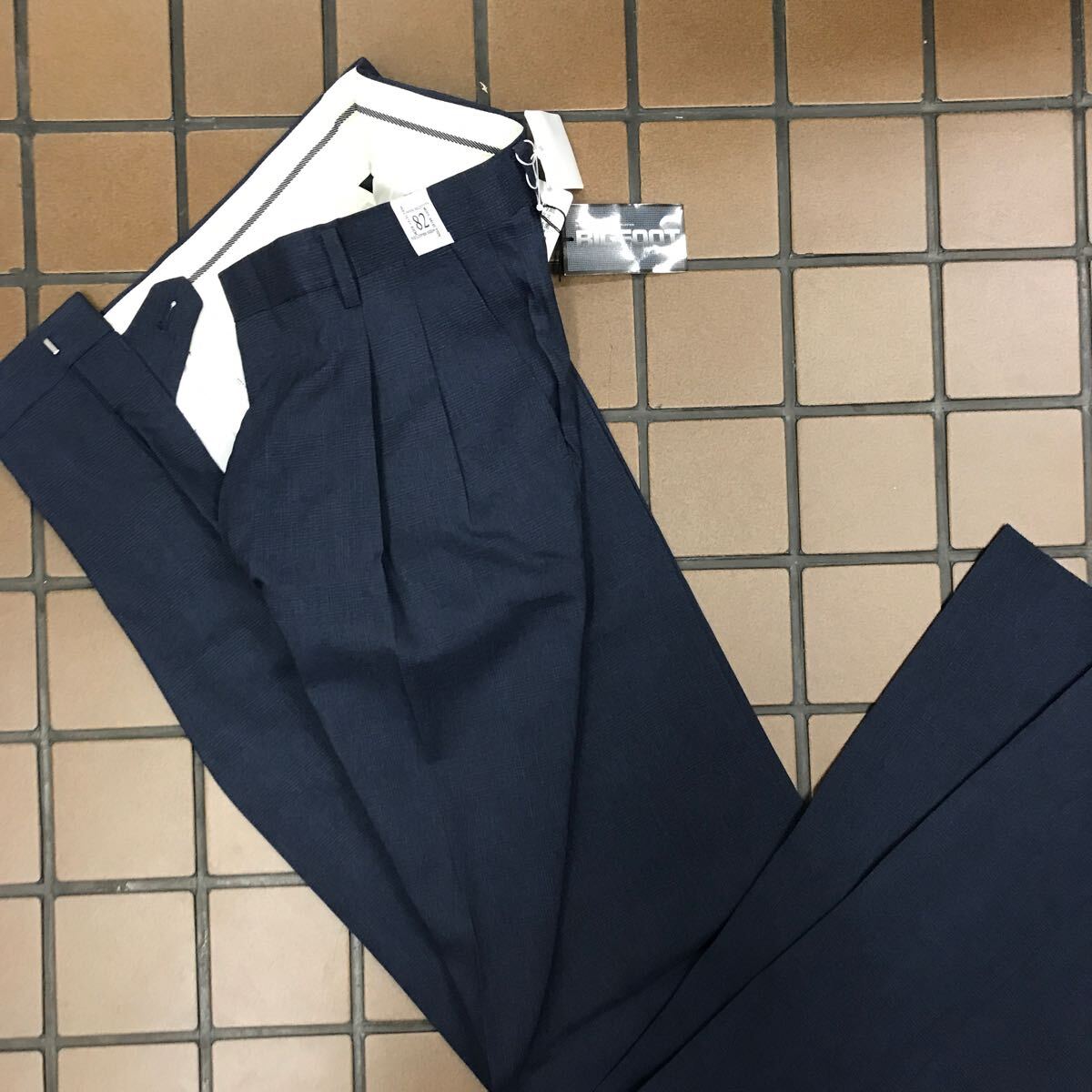 《限定★お買い得》新品★タグ付き高級RIGFOOT大人のスラックスサイズ82 サファイアブルー系グレンチェック柄ゴルフパンツ　ウォッシャブル_画像5