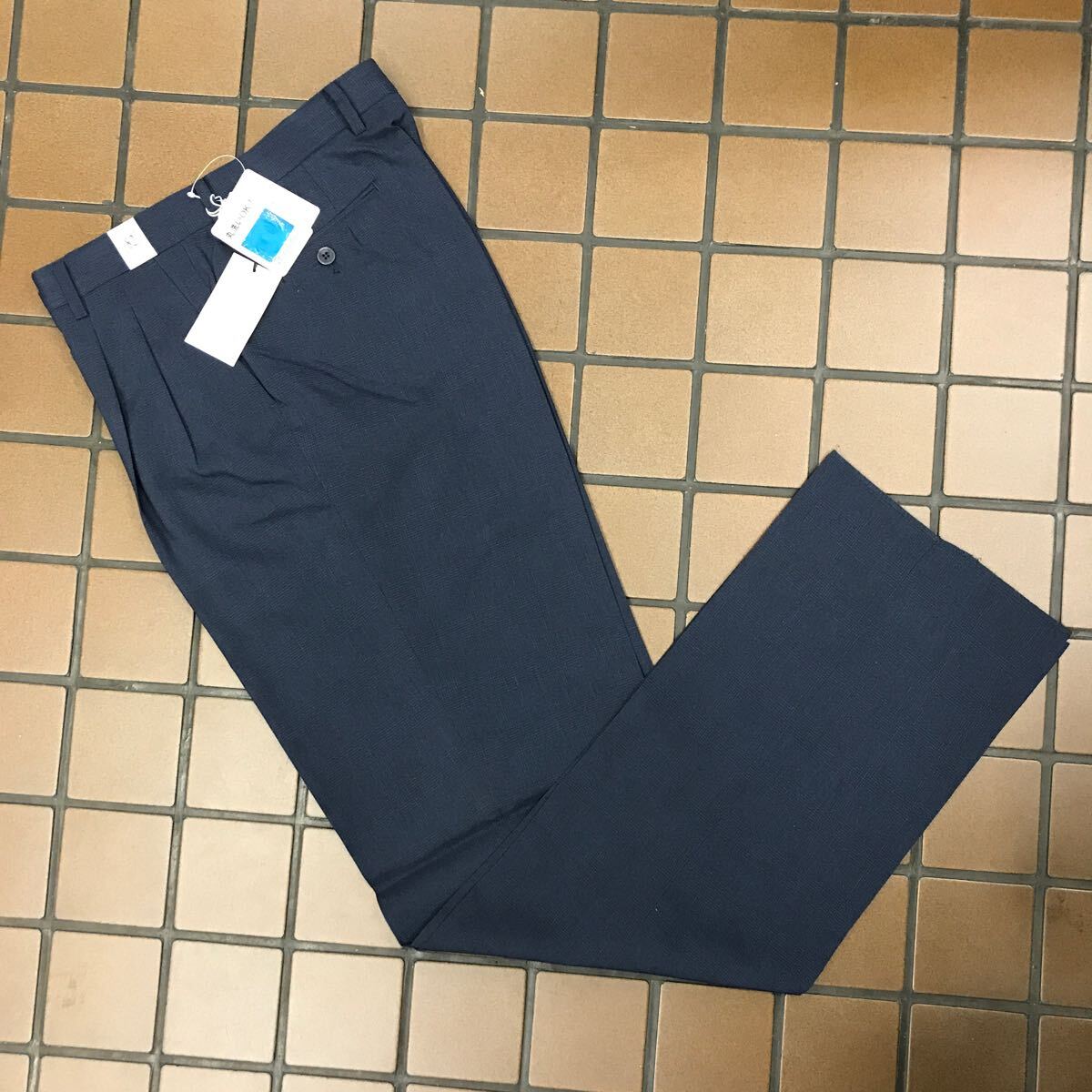 《限定★お買い得》新品★タグ付き高級RIGFOOT大人のスラックスサイズ82 サファイアブルー系グレンチェック柄ゴルフパンツ　ウォッシャブル_画像4