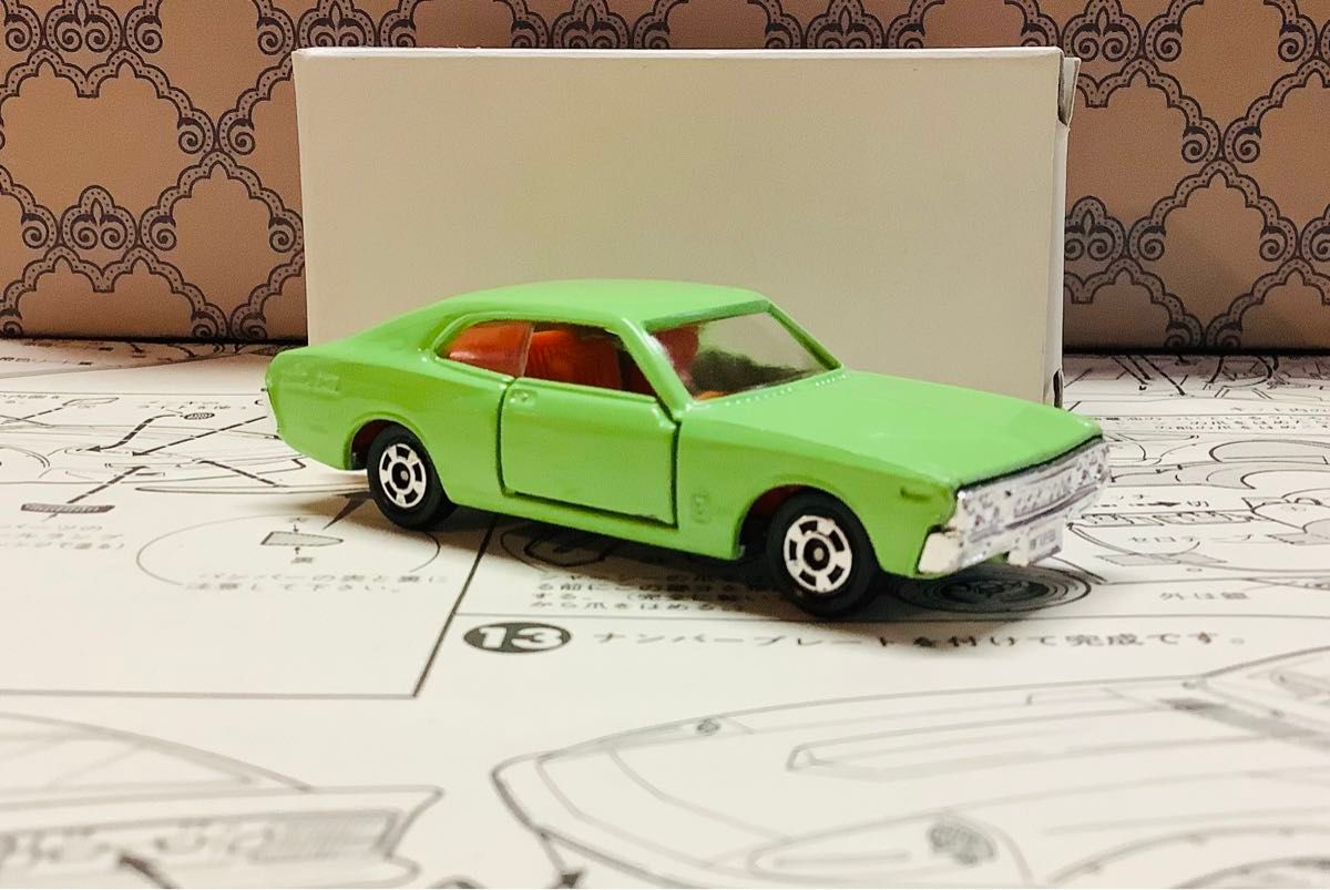 海外から輸入 ミニカー トミカ 日産 ローレル2000SGX ブタケツ 当時物 黒箱 サドルバッグ