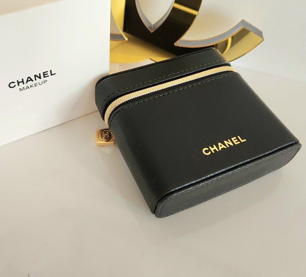 新品未使用 シャネル【正規ノベルティ】口紅ケース ミラー付き 新品未使用 シャネル【正規ノベルティ】口紅ケース ミラー付き