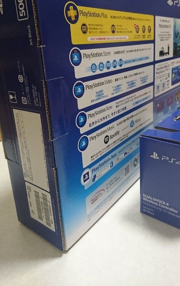 新品未開封  PlayStation4 ジェット・ブラック 500GB CUH-2200AB01とコントローラ CUH-ZCT2J