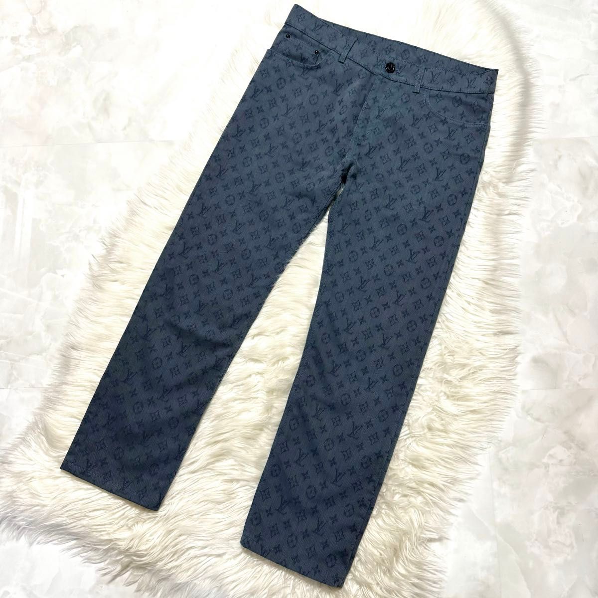 本物 極美品 ルイヴィトン 総モノグラム デニムパンツ ジーンズ 本物 極美品 ルイヴィトン 総モノグラム デニムパンツ ジーンズ
