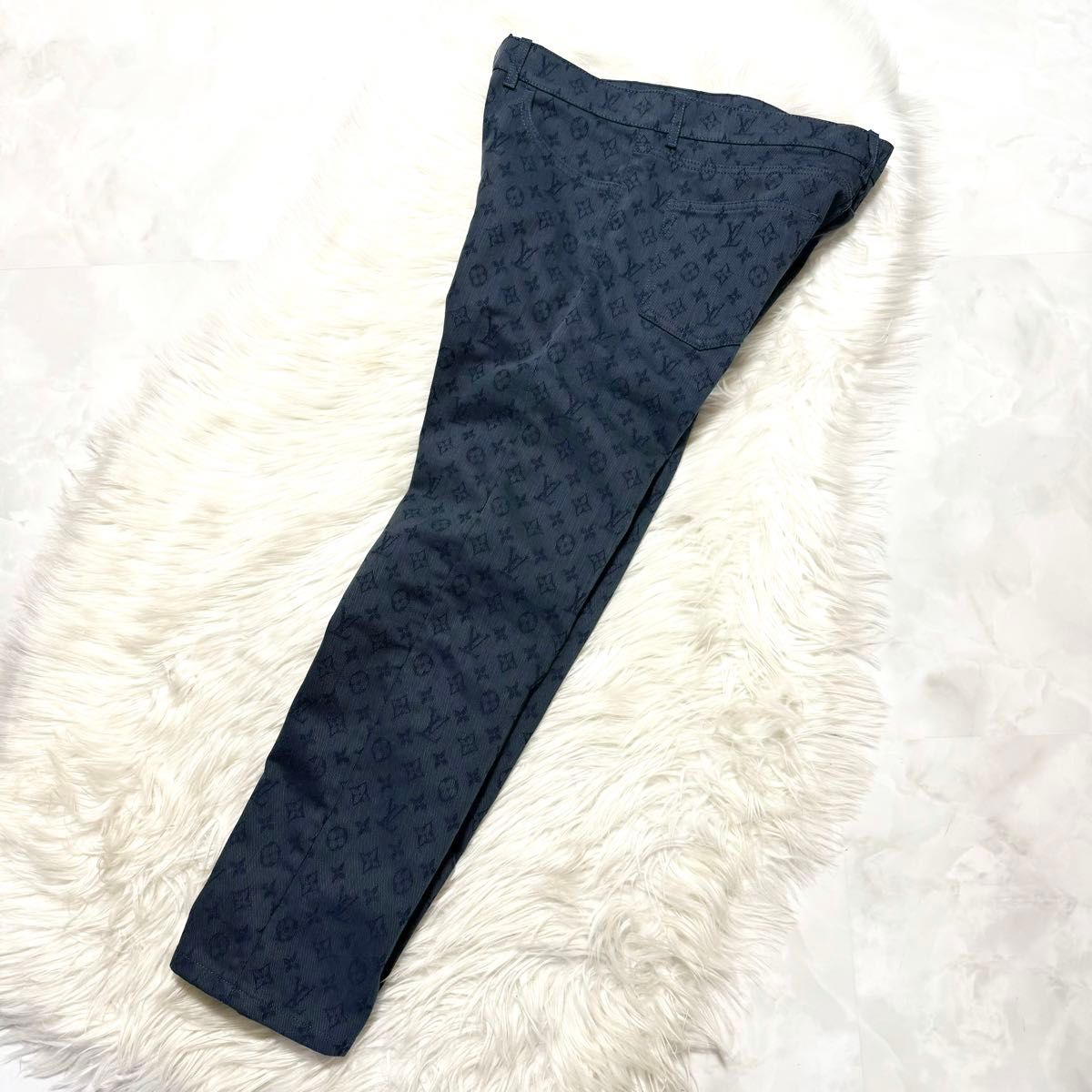 本物 極美品 ルイヴィトン 総モノグラム デニムパンツ ジーンズ 本物 極美品 ルイヴィトン 総モノグラム デニムパンツ ジーンズ