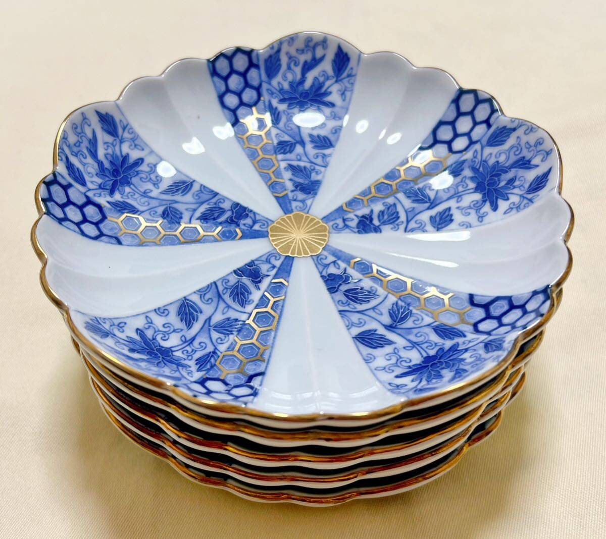 未使用 有田焼 西山窯 古伊万里 金彩 染付亀甲唐草文 菊割小皿5