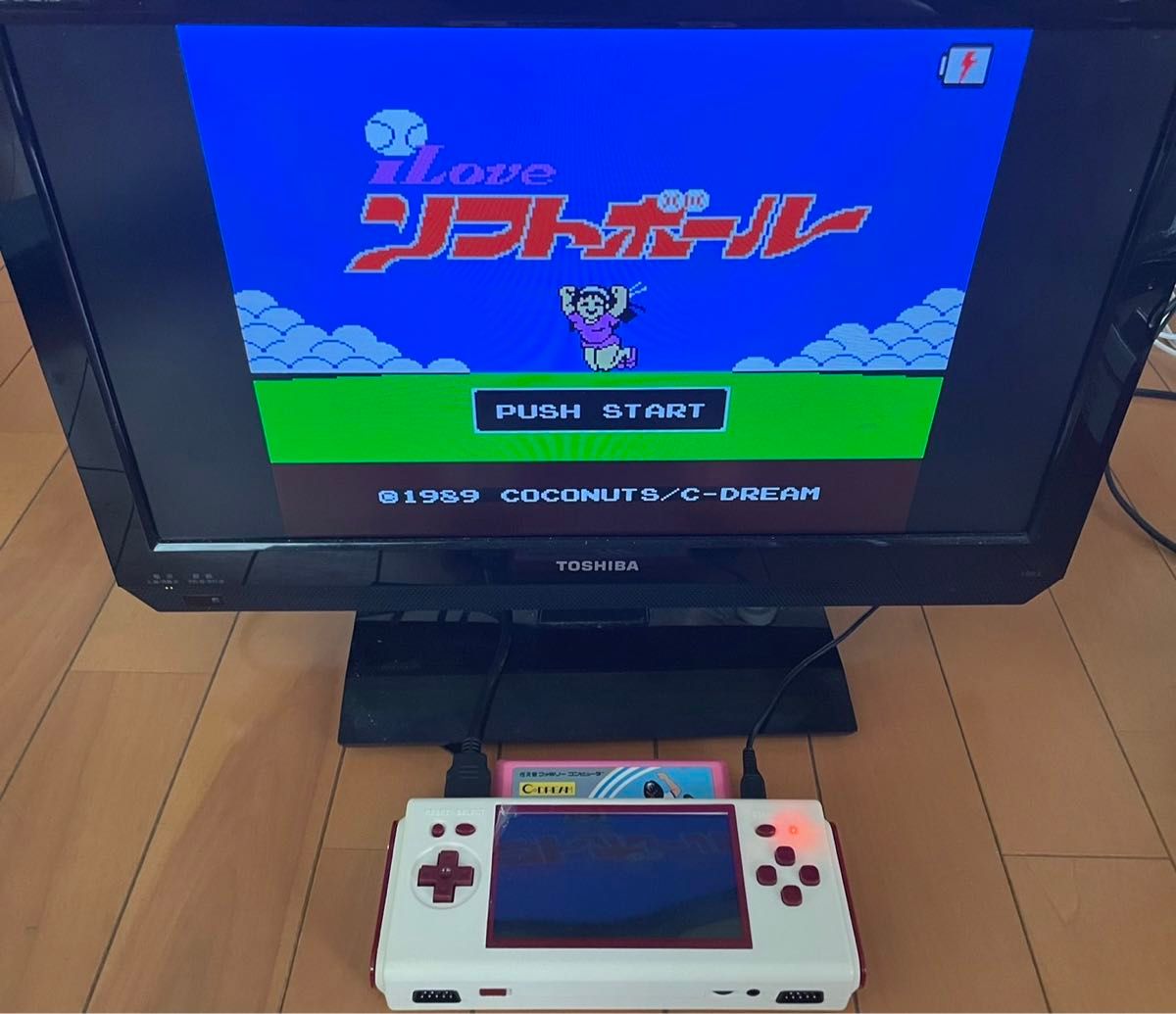 海外限定スパイク販売 ファミコン互換機 ポータブル ワイヤレスコントローラー HDMI 本体
