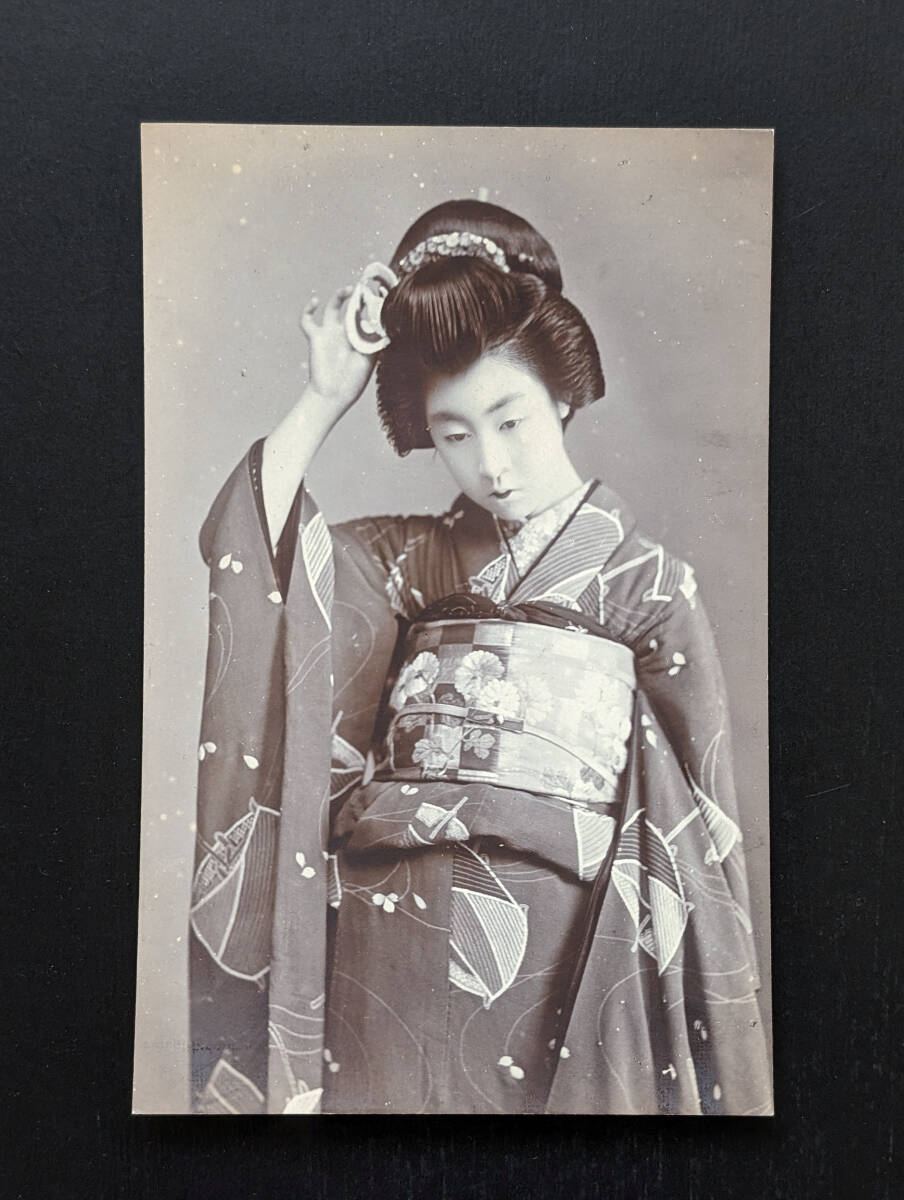 【骨董品】芸者 舞妓 花魁 裸婦 根付 彫刻 美人 木彫り 根付け ロカビリー 骨董品】芸者 舞妓 花魁 裸婦 根付 彫刻 美人 木彫り 根付け