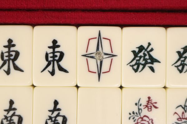 ② 任天堂 麻雀 セット 麻雀牌 点棒 賽子 和程 上り役 図解明表 ② 任天堂 麻雀 セット 麻雀牌 点棒 賽子 和程 上り役 図解明表
