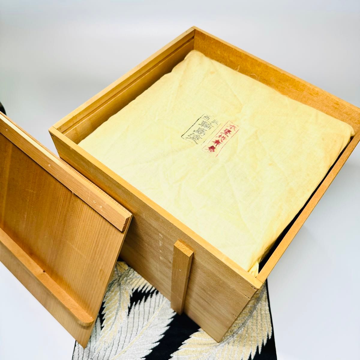 漆器輪島塗 蒔絵金彩細工 竹梅鴛鴦絵 沈金木製 重箱 共箱 共布 漆器輪島塗 蒔絵金彩細工 竹梅鴛鴦絵 沈金木製 重箱 共箱 共布