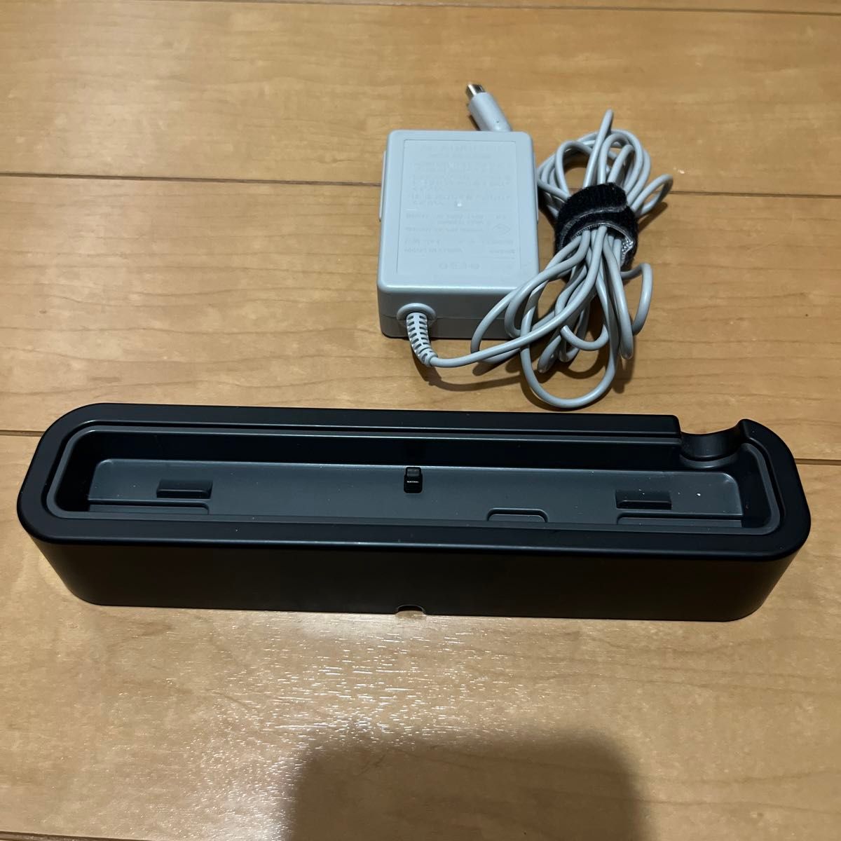 Newニンテンドー3DS LL 充電台 ブラック 純正品 充電スタンド Newニンテンドー3DS LL 充電台 ブラック 純正品 充電スタンド