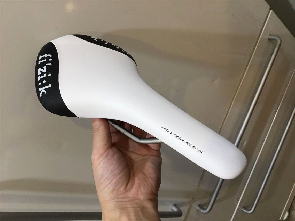 ★残僅か 新品 fi'zi:kフィジーク ANTARES 白/黒 実測210g台 MANGANESEレール 即決