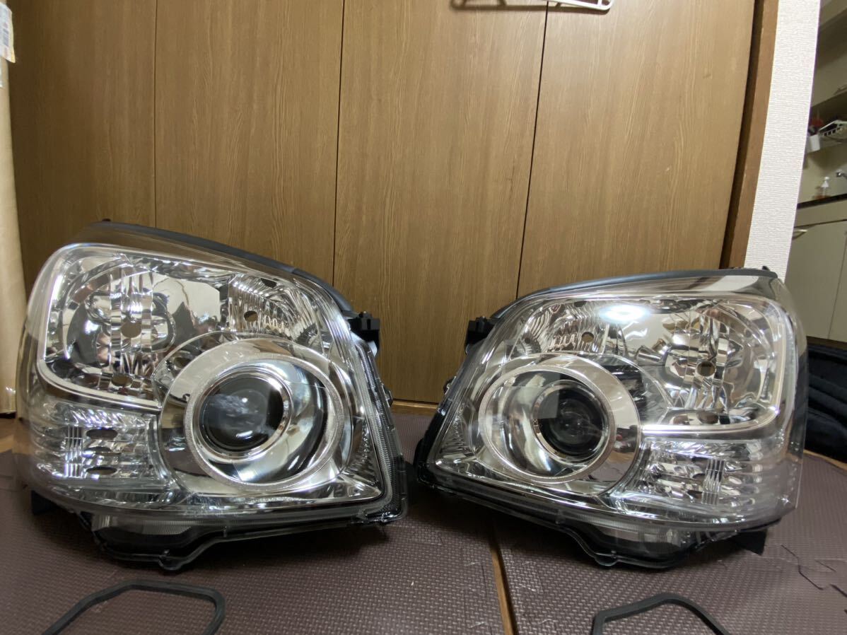 トヨタ 純正 ノア ZRR70W 左右ヘッドライト 81185-28B61 81145 トヨタ 純正 ノア ZRR70W 左右ヘッドライト 81185-28B61 81145