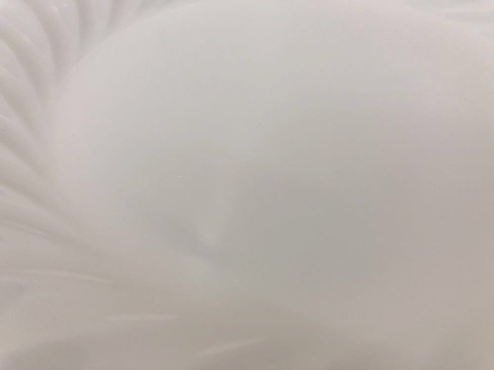 プレートの表に淺く細い擦れ有ります。