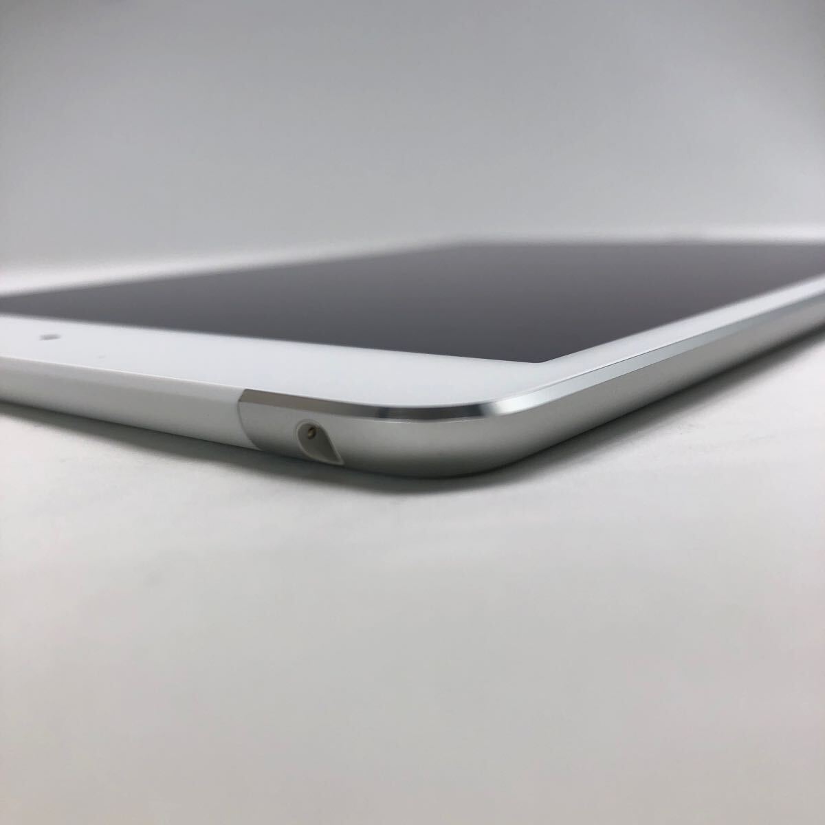2284】 送料無料 Apple iPad mini第4世代 Wi-Fi+Cellular 32GB 2284】 送料無料 Apple iPad mini第4世代 Wi-Fi+Cellular 32GB