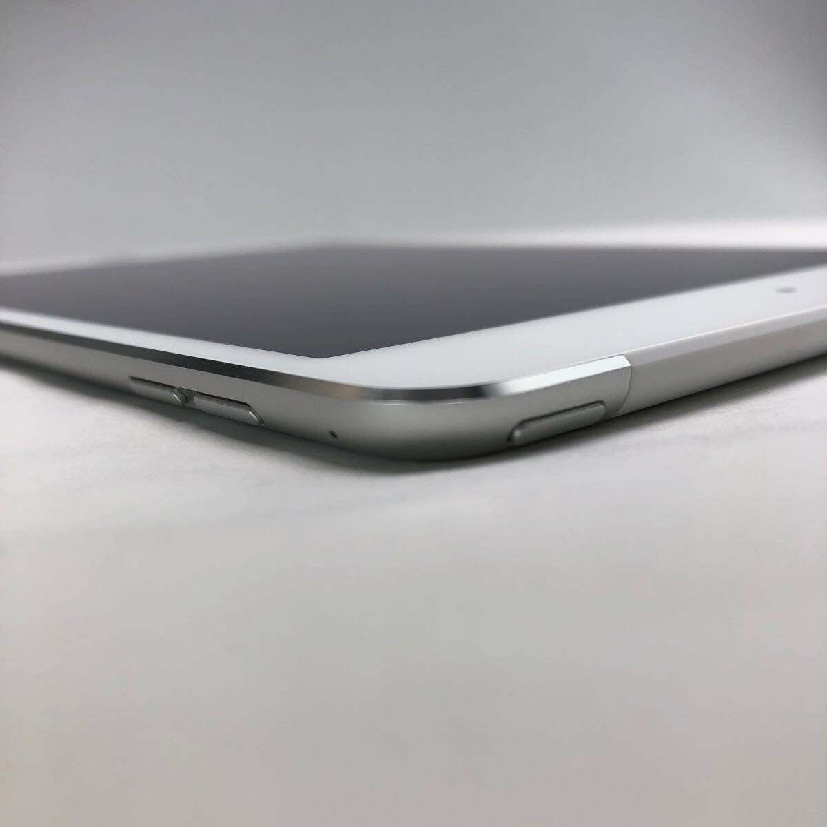 2284】 送料無料 Apple iPad mini第4世代 Wi-Fi+Cellular 32GB 2284】 送料無料 Apple iPad mini第4世代 Wi-Fi+Cellular 32GB