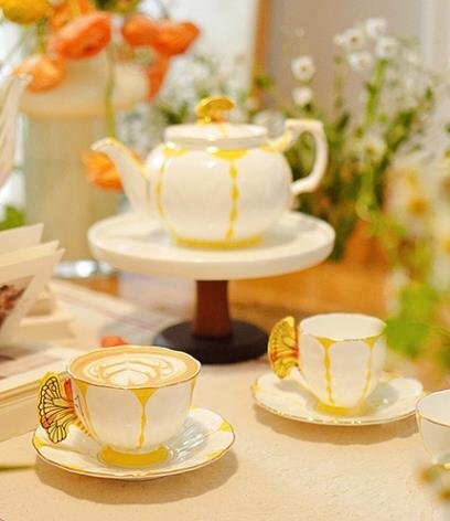 7133円 新品 ティーポット 蝴蝶柄 蝶々 洋食器 茶器 お祝い 7133円 新品 ティーポット 蝴蝶柄 蝶々 洋食器 茶器 お祝い