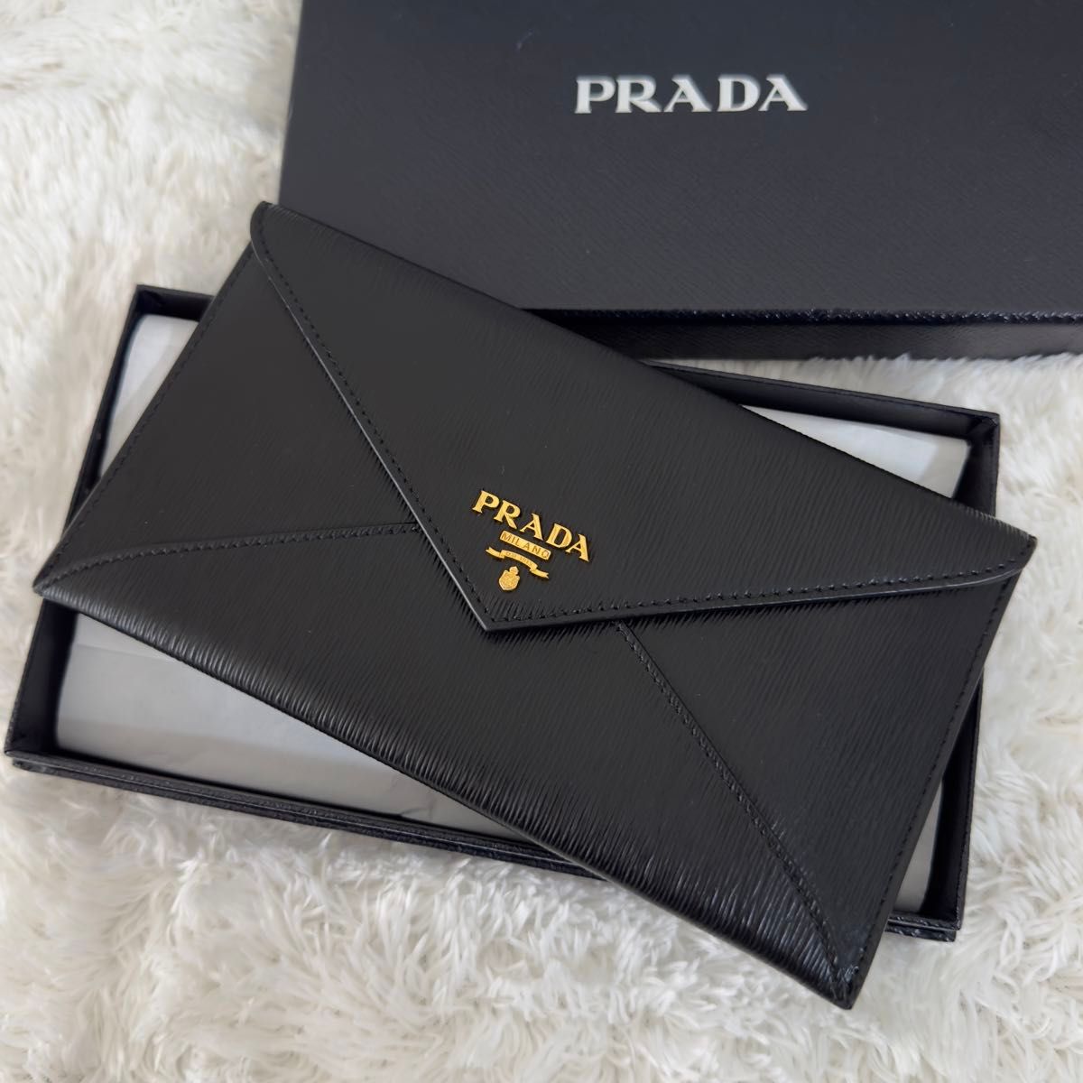 すぐ届く! PRADA エンベロープ財布 ブラック 極上美品 プラダ PRADA エンベロープ 財布 ゴールド金具