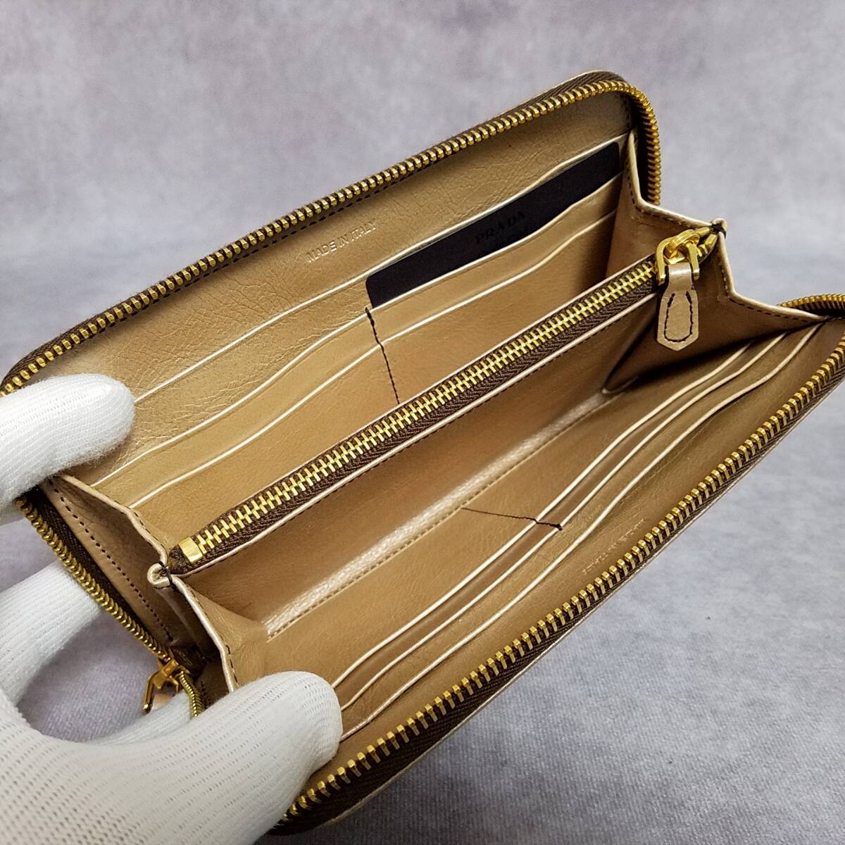 PRADA*Large leather wallet ラウンドジップウォレット*送料込 未使用に近い】 PRADA プラダ 正規品 本革 レザー ラウンド