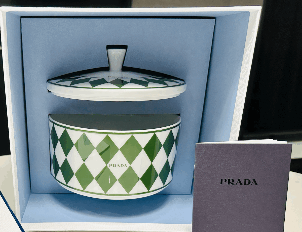 玄関先迄納品 Yahoo!オークション - 新品未使用PRADAプラダポーセリンボックス 小物入れ