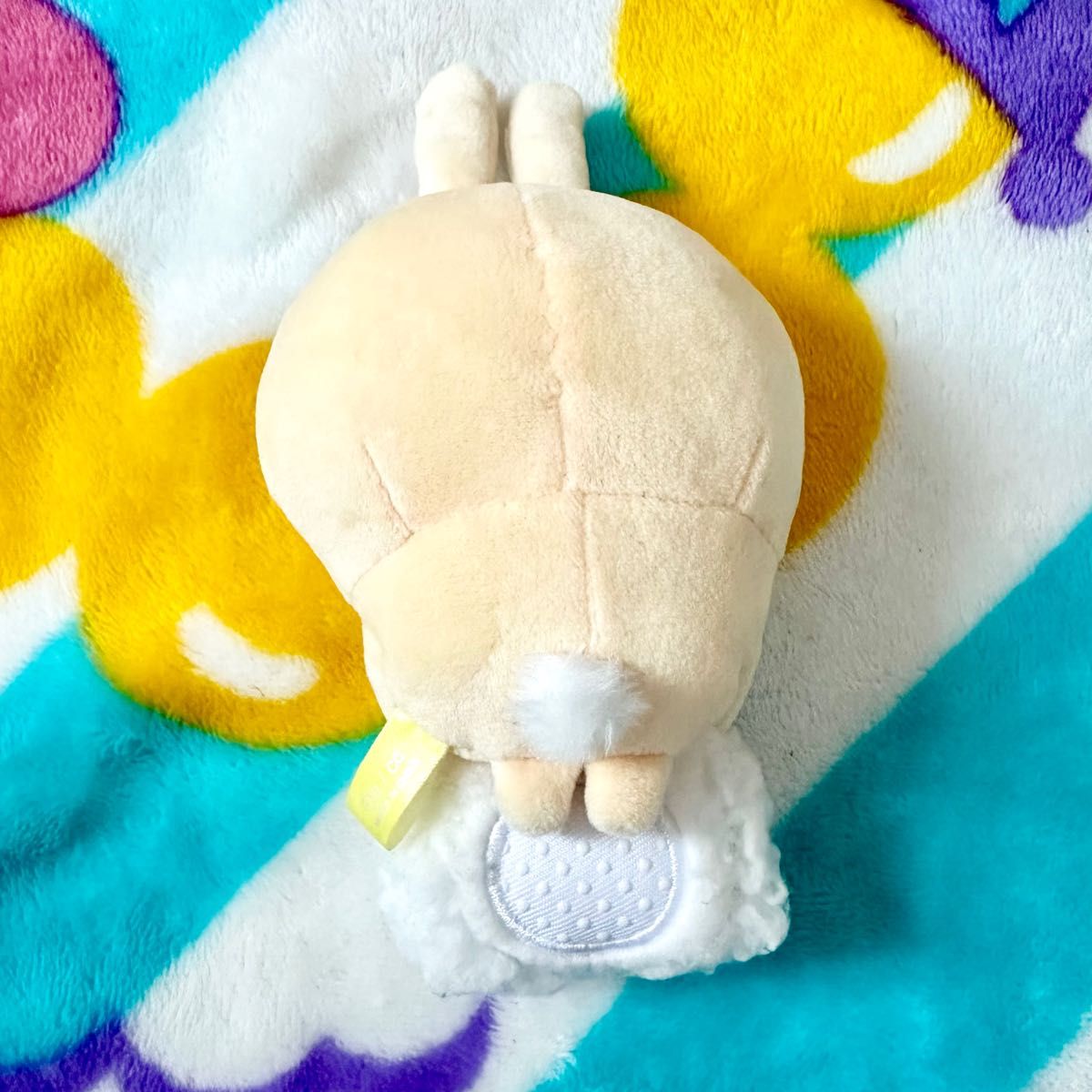 ちいかわ デスクトップから見守るひっかけぬいぐるみ おにぎり ちいかわ デスクトップから見守るひっかけぬいぐるみ おにぎり