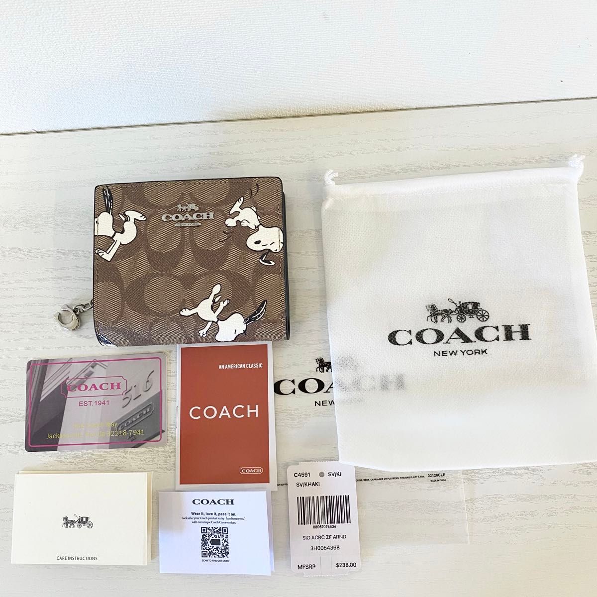 新品未使用 COACH コーチ 二つ折り財布 スヌーピー コラボ 新品未使用 COACH コーチ 二つ折り財布 スヌーピー コラボ