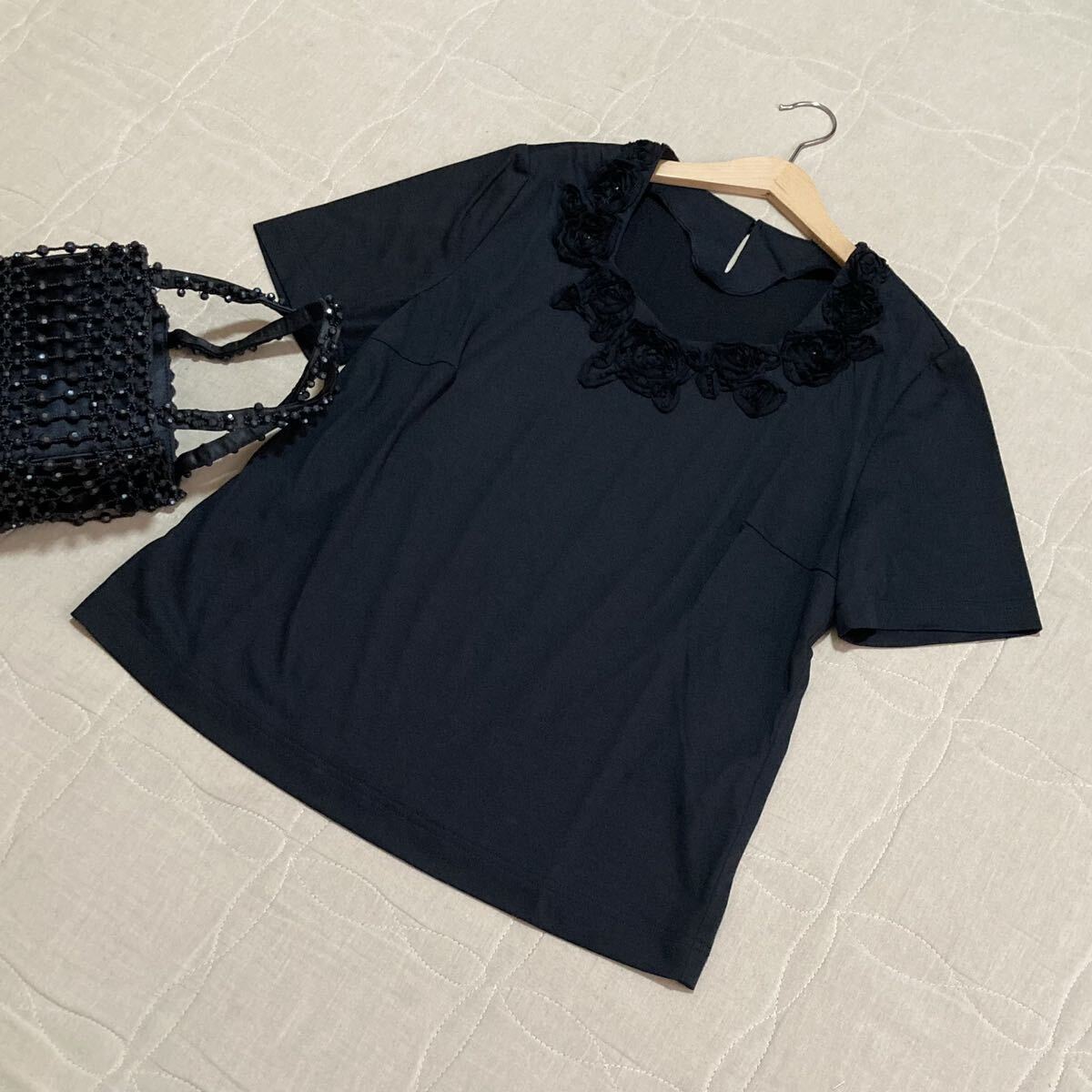 レリアン 9＊極美品＊襟ぐりのお花デザインが素敵なストレッチ