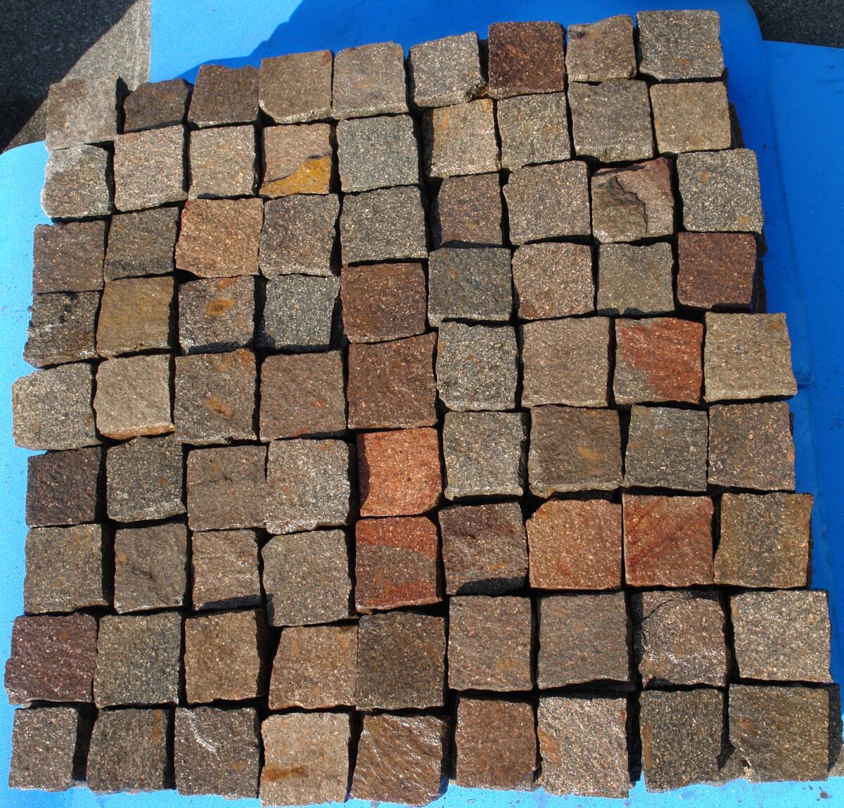 ポルフィド 斑岩 ピンコロ ミカゲ石 割肌 イタリア産 敷石 縁石 ポルフィド 斑岩 ピンコロ ミカゲ石 割肌 イタリア産 敷石 縁石