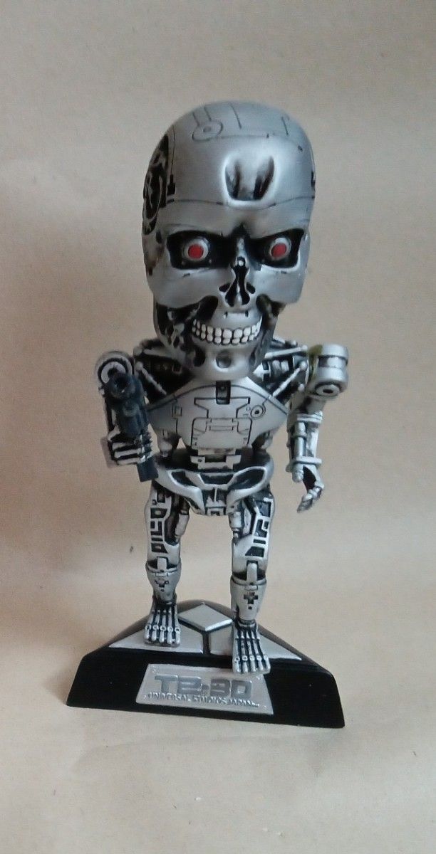 ターミネーター アーノルド・シュワルツェネッガー 人形 ターミネーター アーノルド・シュワルツェネッガー 人形