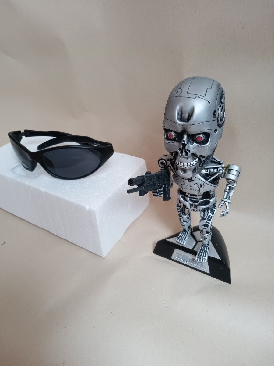 ターミネーター アーノルド・シュワルツェネッガー 人形 ターミネーター アーノルド・シュワルツェネッガー 人形