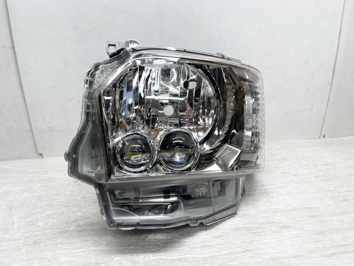 ジャンク 送料込 即決 ハイエース 200系 4型 5型6型 7型純正 LED ジャンク 送料込 即決 ハイエース 200系 4型 5型6型 7型純正 LED