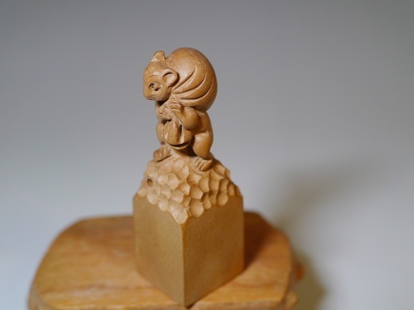 99.鼠5-2　マホガニー 細密彫刻十二支干支文置物 子年 台座付◆中国古美術_画像2