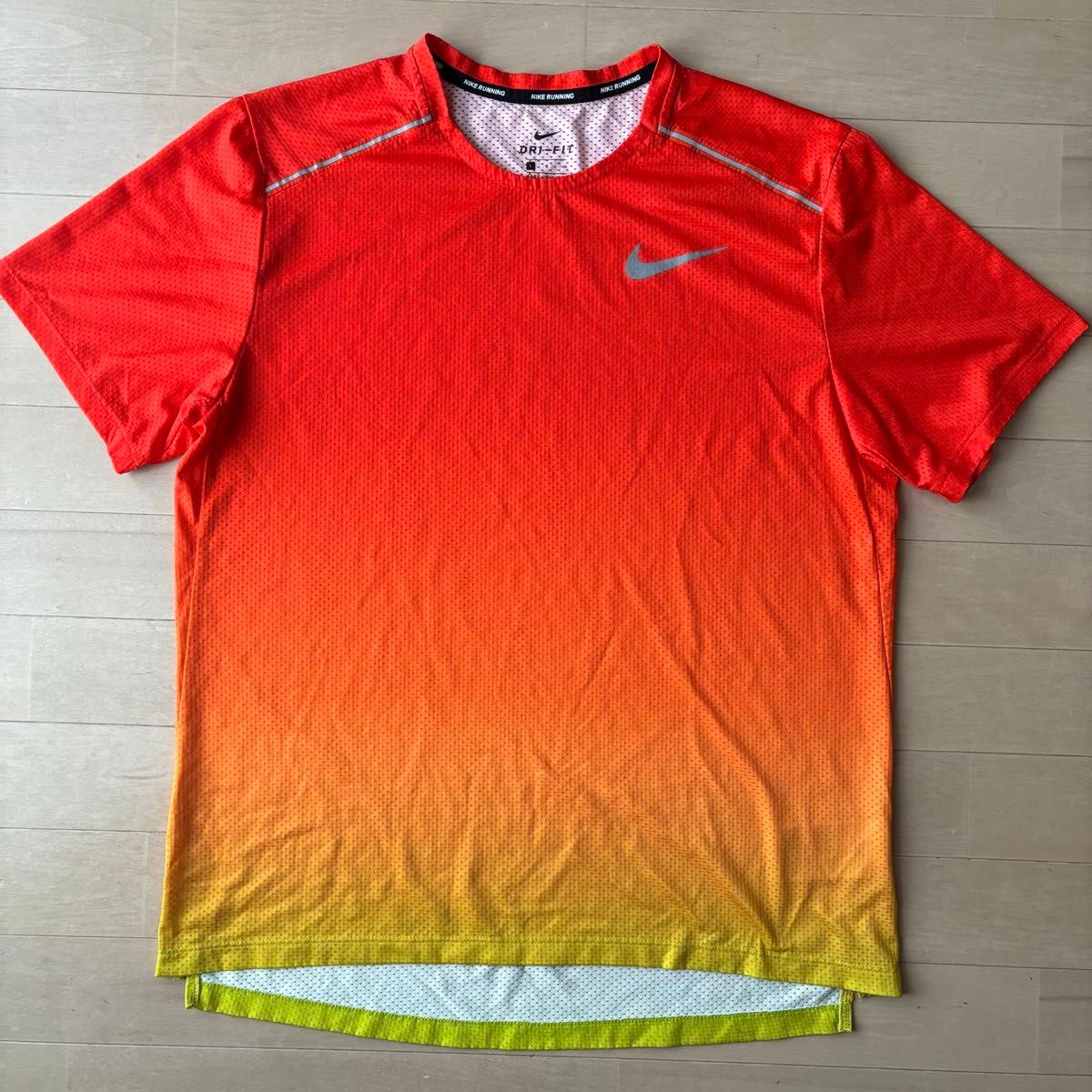 NIKE ナイキ グラデーション 風車 ロゴ ランニング メッシュ T NIKE ナイキ グラデーション 風車 ロゴ ランニング メッシュ T