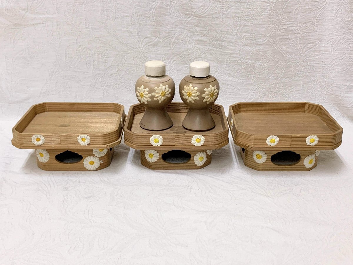 14528/旧家蔵出し品 時代 五月飾り 三宝(木製)3点・瓶子一対 菊柄 五月人形 五月道具 兜飾り 鎧飾り 端午の節句 武者人形 こどもの日
