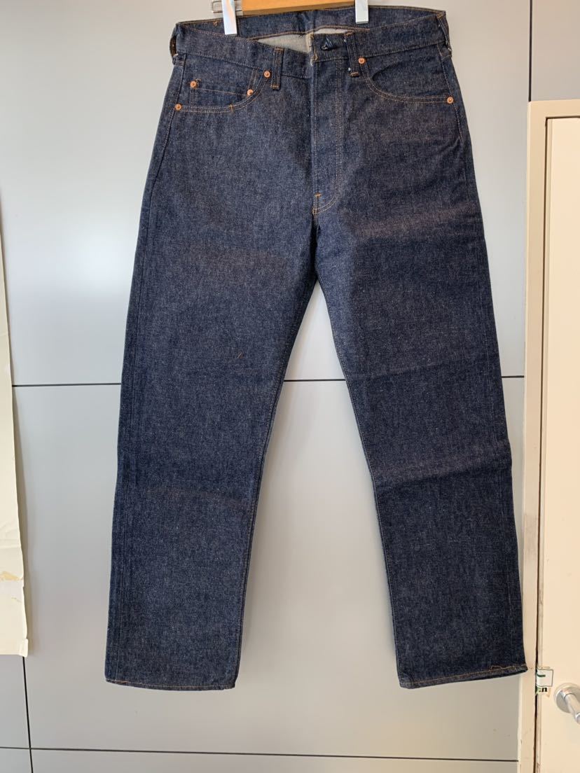 『LEVI’S501』1980年代初期W34L32紅耳朵滯銷商品    原文:『LEVI’S 501』1980年代初期 W34L32赤耳デッドストック