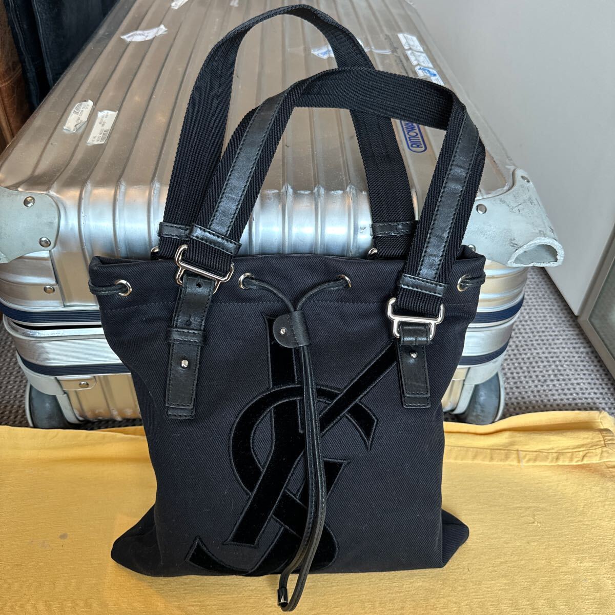 イヴサンローラン.カハラトートバッグ .黒.美品