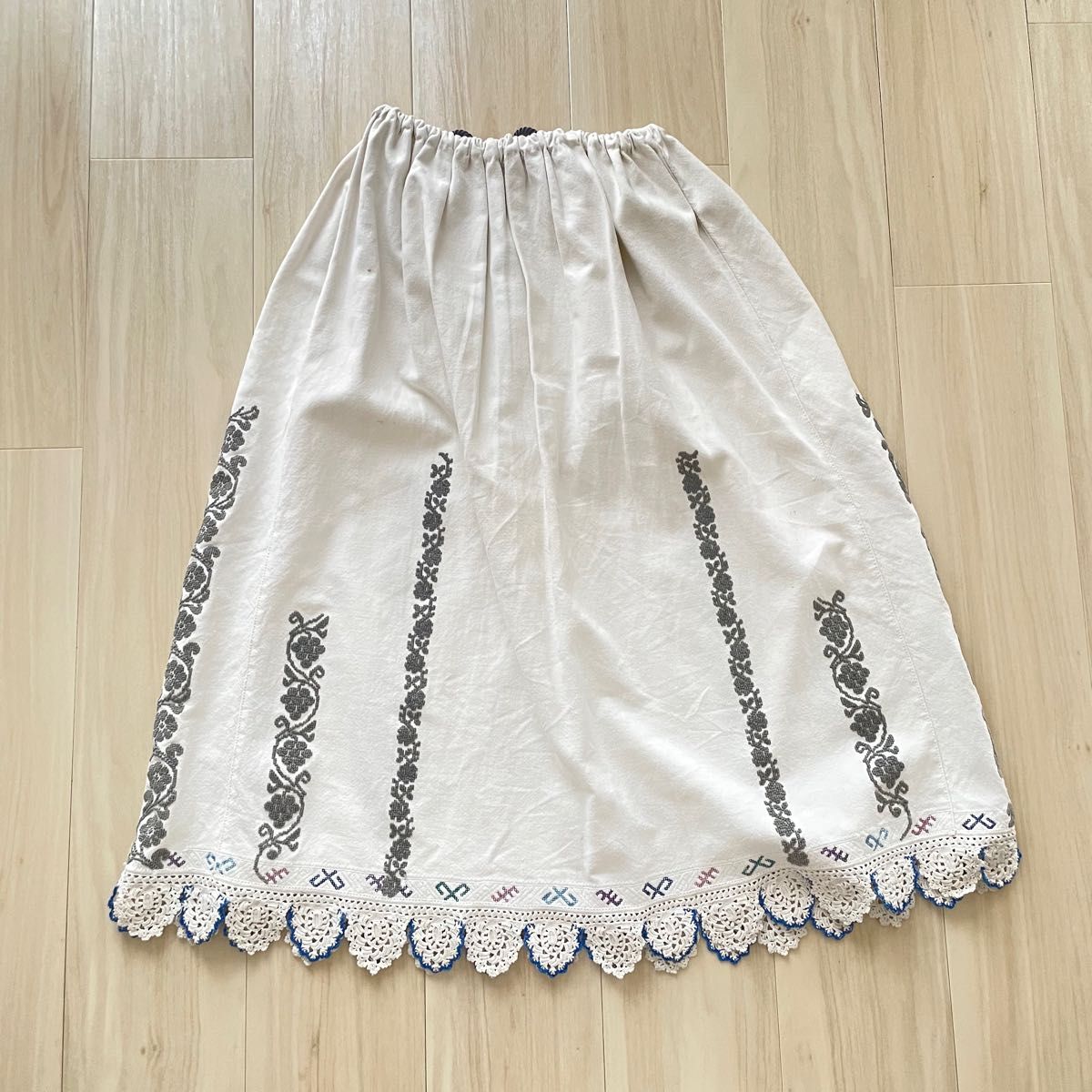 ヴィンテージ古着 ヨーロッパ 東欧 ウクライナ刺繍 スカート ヴィンテージ古着 ヨーロッパ 東欧 ウクライナ刺繍 スカート