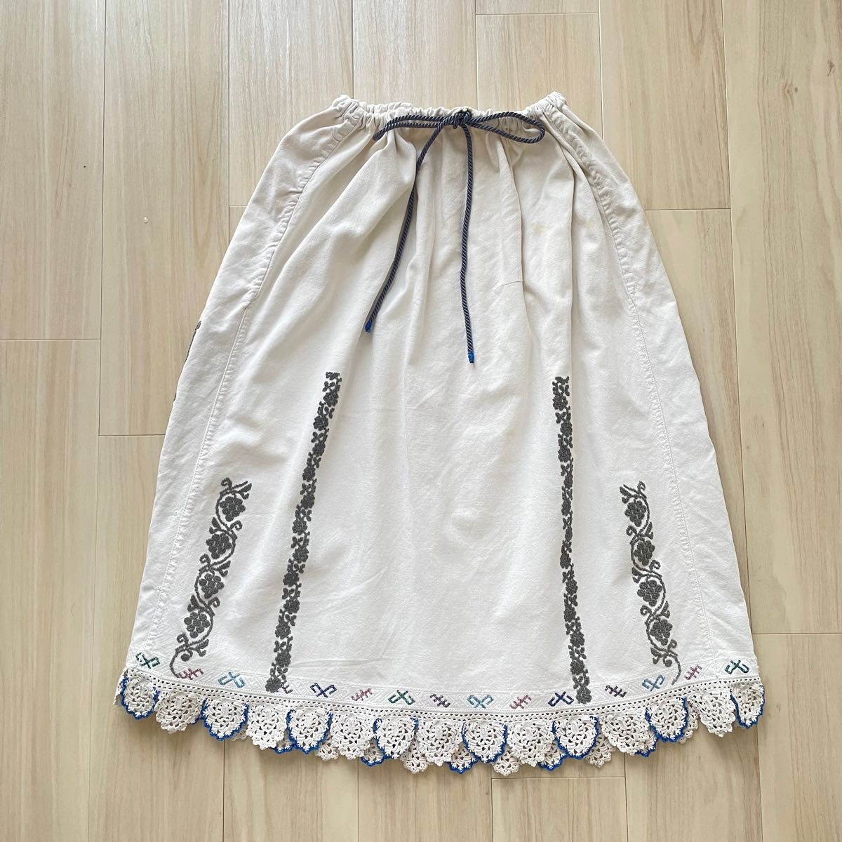 ヴィンテージ古着 ヨーロッパ 東欧 ウクライナ刺繍 スカート ヴィンテージ古着 ヨーロッパ 東欧 ウクライナ刺繍 スカート