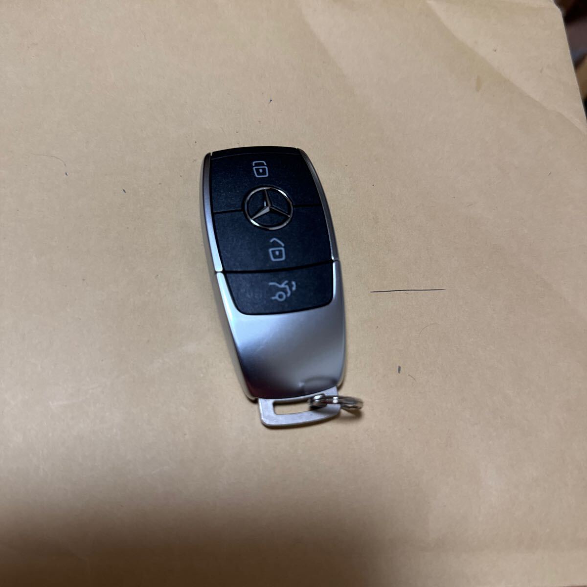 美品☆希少☆ 送料無料☆メルセデス CLA200 ベンツ 純正 スマートキー 3ボタン キーレス 8